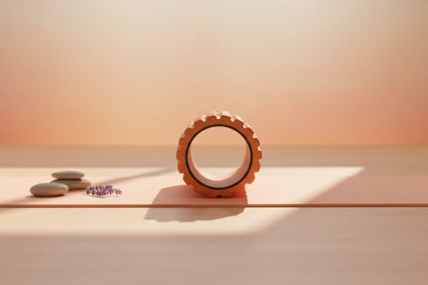 découvrez ce qu'est un rouleau de massage, ses bienfaits et apprenez à l'utiliser efficacement pour soulager vos muscles et améliorer votre récupération.